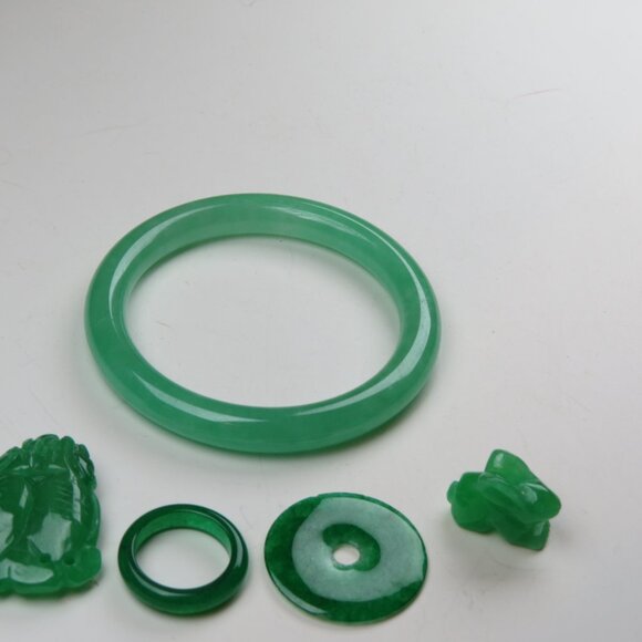 Jade Bangle & Ring & 3 carved pendent Lot Sale. - Picture 2 of 12